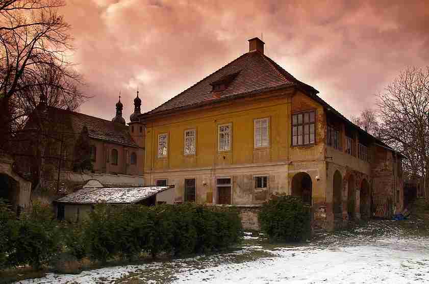 kostel-fara