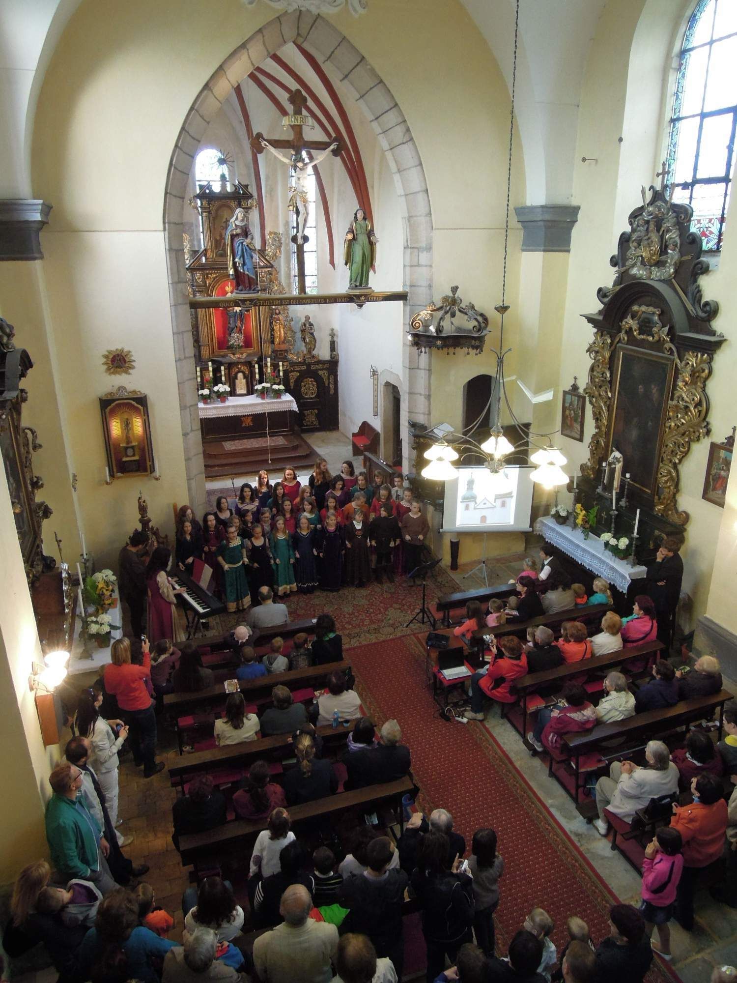 Noc kostelu foto na web
