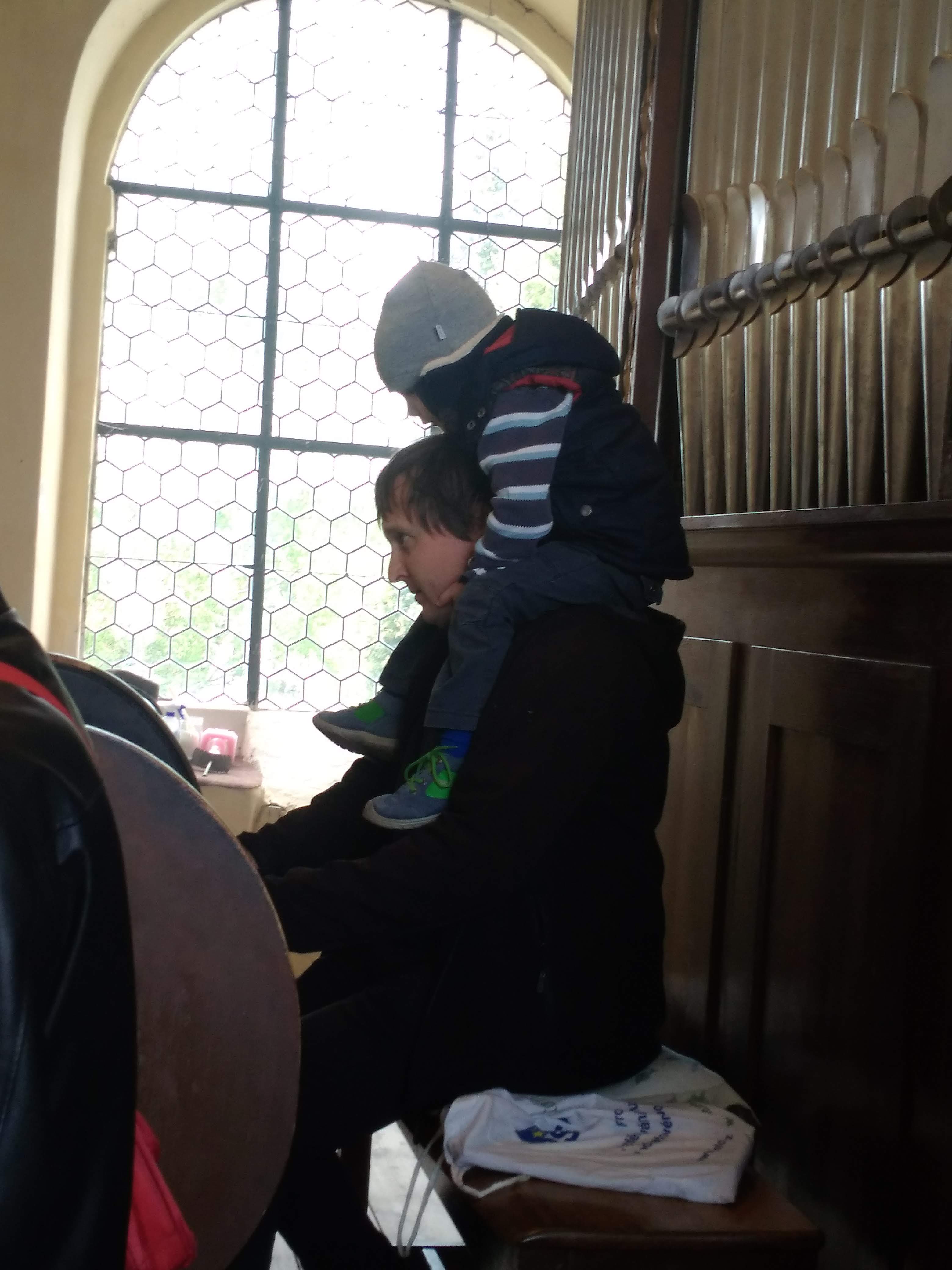 varhaníci v kostele v Dýšině